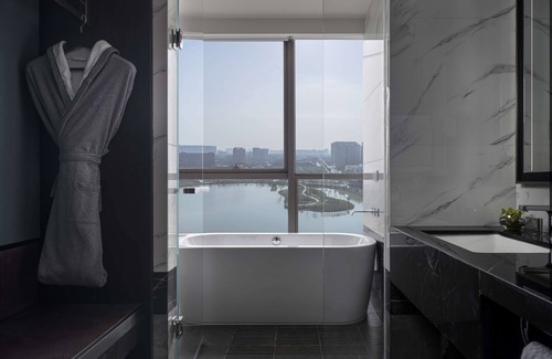 Zhenhai District Hotel | Hyatt Centric Lakeside Ningbo