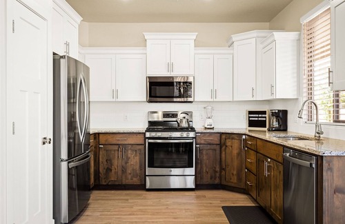 Sienna Hills House | Hyatt Home Pet Friendly! Community pool and hot tub!