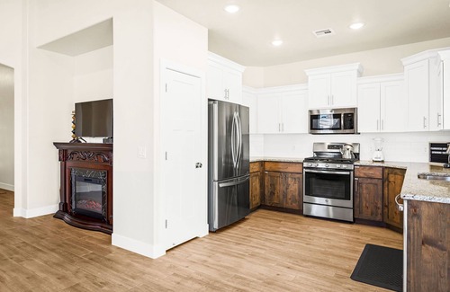 Sienna Hills House | Hyatt Home Pet Friendly! Community pool and hot tub!