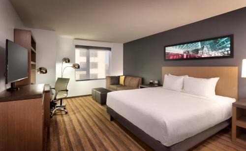 Downtown Portland Hotel | Hyatt House Portland/Downtown