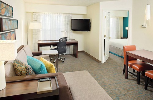 Rosemont Hotel | Hyatt House Schaumburg Suite, 1-Bedroom Kitchen, Free Airport Shuttle