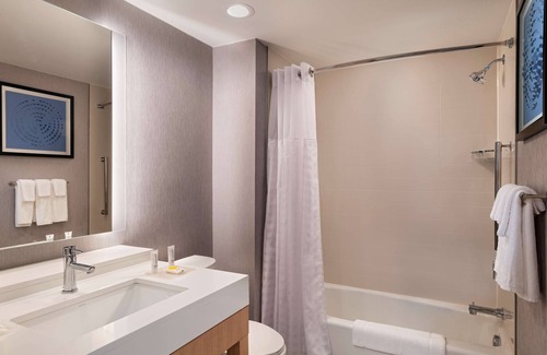 Four Points Hotel | Hyatt Place Austin/Lake Travis/Four Points