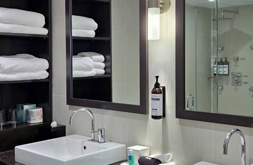 Wellington Place Hotel | Hyatt Regency Toronto