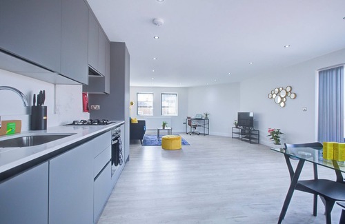 Uxbridge South Apartment | Hybrid Resi - Uxbridge | 3 Bed Apartment