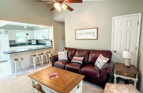 Leasburg House | Hyco Hills Hideaway- private location, close to VIR, fast wi-fi, HOT TUB