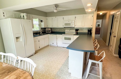 Leasburg House | Hyco Hills Hideaway- private location, close to VIR, fast wi-fi, HOT TUB
