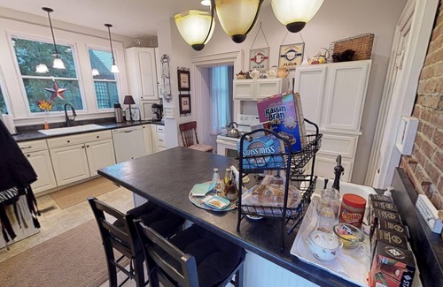 Nelsonville Bed & Breakfast | Hyde House Lilac Suite near Hocking Hills, Ohio University, Athens & Logan