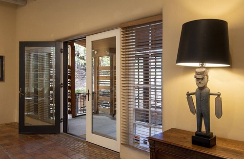 North Hills House | Hyde Park Haven - Across the Street from 10,000 Waves!