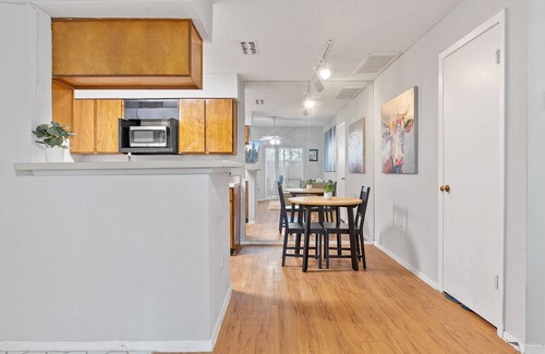 North University Apartment | Hyde Park Haven: Prime Location Near UT & Downtown