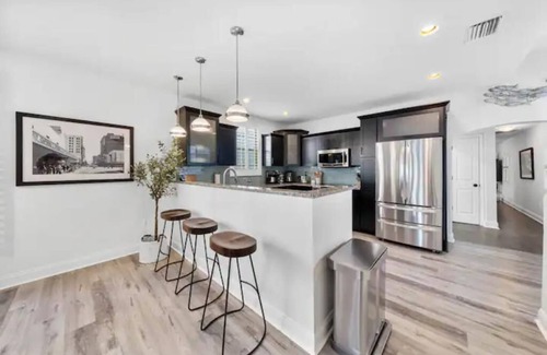 Hyde Park House | Hyde Park Historic Hideaway