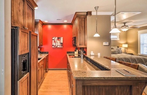 Historic Hyde Park North Apartment | Hyde Park Luxury Studio w/Prime Location!