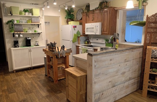 Lakeport House | Hyde’s Hydeaway