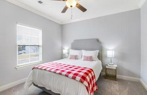 Oxford House | HYDR Comfy Condo Less2 mi to OM