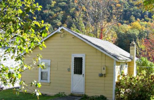 Poultney House | Hydrangea Cottage