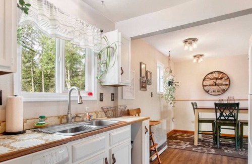 Palmer House | Hyer Mountain Vista-The Farmhouse