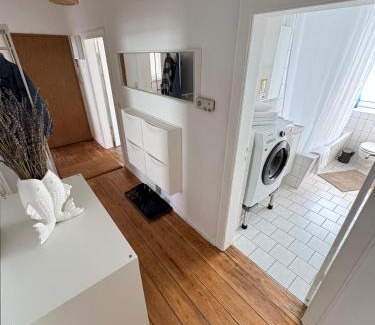 Innenstadt Apartment | HYGGE - 100qm Wohnung in bester Lage mit Parkplatz und Balkon