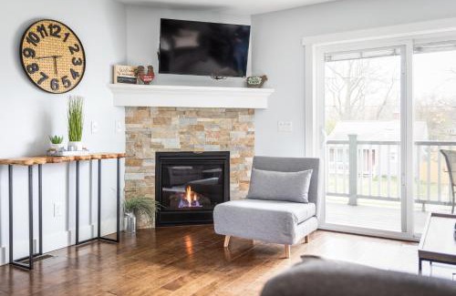 Traverse City House | “Hygge” 3BDR townhouse, Close to beach, park & wineries!