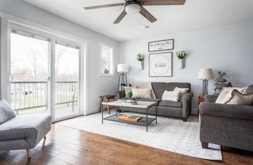 Traverse City House | “Hygge” 3BDR townhouse, Close to beach, park & wineries!