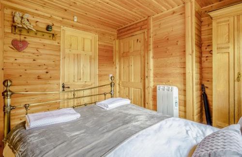 Henshaw House | Hygge Cabin