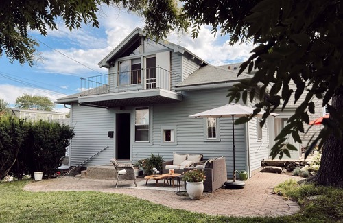 Marblehead House | Hygge carriage house in heart of Old Town Marblehead. Walk to everything MBHD!