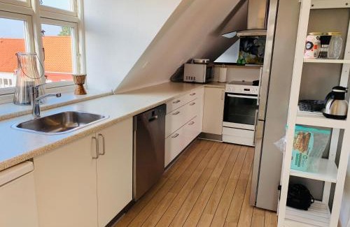 Varde Apartment | Hyggelig 1.sals lejlighed i Varde midtby.