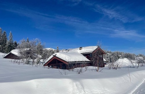 B Cabin | Hyggelig Hytte med Sauna og Innendørs Boblebadekar. Nær Skibakken og Sommarland