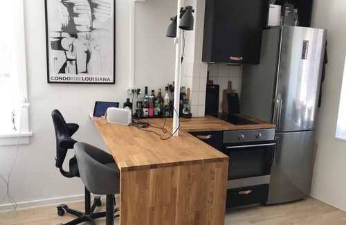 Amager Condo | Hyggelig Lejlighed med 2 Altaner tæt på Metro og Indkøbsfaciliteter