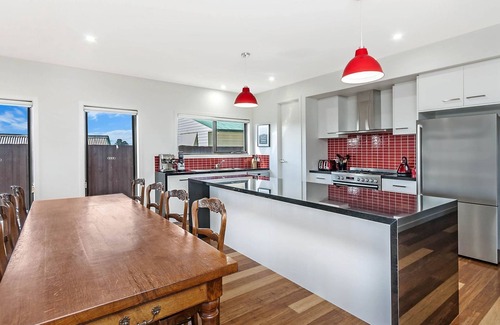 Warrnambool House | Hyland House - Sunsets on the deck