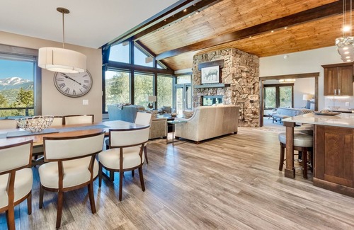 Windcliff Estates House | Hyler Mountain Lodge Vacation Home at Windcliff by RedAwning