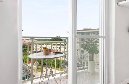 Mactan Export Processing Zone Apartment | Hyllia by J&J (Near Airport| Wi-Fi | Netflix)