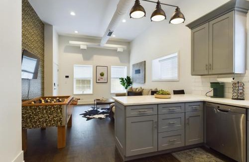 West Town Apartment | Hype Loft Experience
