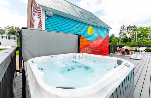 Intervale House | Hypedome|Pool|Hot Tub|Fire Pit|Bar|Play Room|Dogs