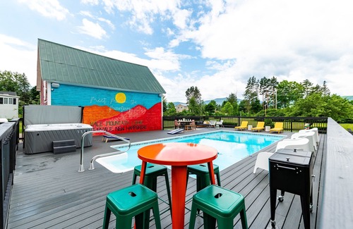 Intervale House | Hypedome|Pool|Hot Tub|Fire Pit|Bar|Play Room|Dogs