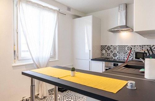 Annemasse Apartment | Hypercentre apartment - 20 mins from Geneva & parking
