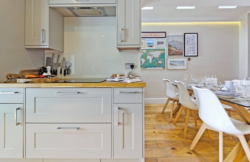 Shaftesbury House | I Came To Boogie - Four Bedroom House, Sleeps 9