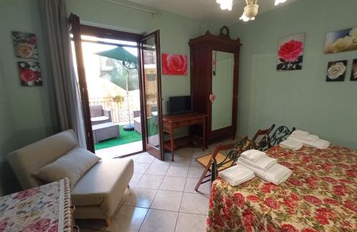 Pietramelara House | I Fiori di AminA "Le Rose"