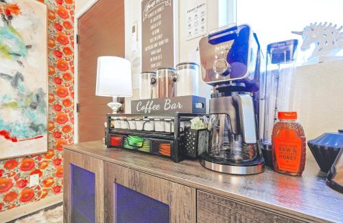 North Hills East House | I- Lovely Family Home Near Universal with Patio and Games