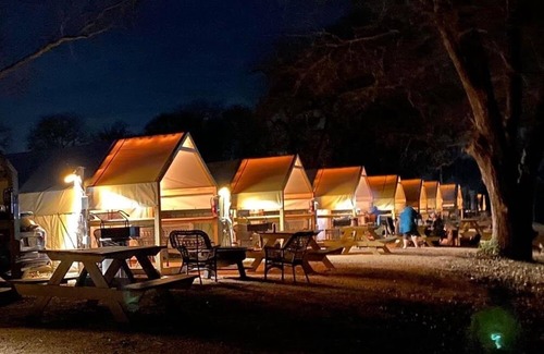 Prairie Lea House | #I Son's Blue River Camp - Glamping Cabin w/2 Queen Beds