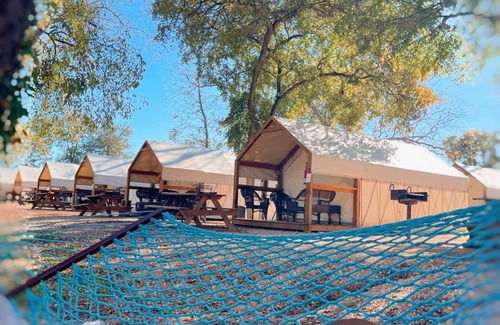 Prairie Lea House | #I Son's Blue River Camp - Glamping Cabin w/2 Queen Beds