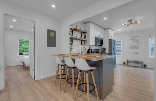 Salem Apartment | i Tranquil 3-Bedroom Getaway in Historic Salem, MA