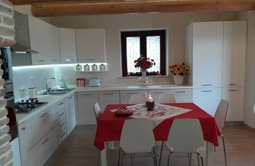 Citta Sant'Angelo Apartment | I Tre Laghi Sant' Agnese - Rustic with pool, aircon