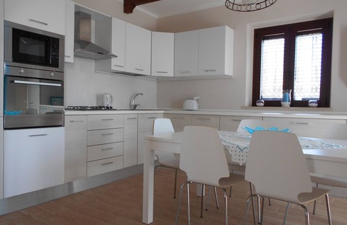 Citta Sant'Angelo Apartment | I Tre Laghi Sant' Angelo Luxury Apartment with Pool, Aircon, Sleeps 8