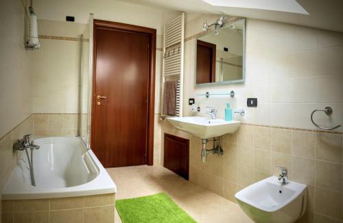 Castelnuovo Vomano Apartment | Iacobhouse, casa con giardino esclusivo e parcheggio privato con vista sul Gran Sasso