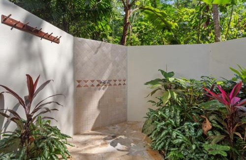 Belmopan Hotel | Ian Anderson Caves Branch Jungle Lodge