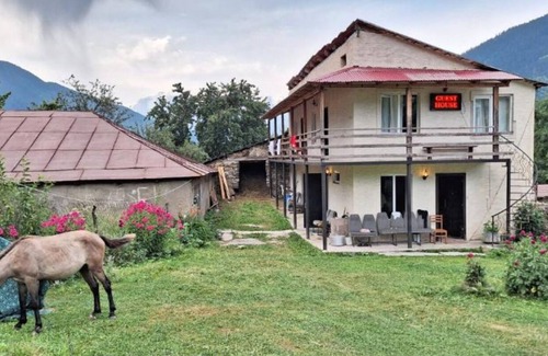 Mazeri Apartment | Iason Guest House in Mazeri- Cozy studio with WiFi, AC in fabulous Mestia