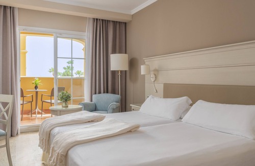 Torrox Costa Hotel | Iberostar Waves Málaga Playa