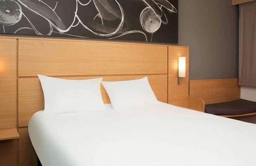 Thielle-Wavre Hotel | Ibis 3 Lacs Neuchatel Hotel