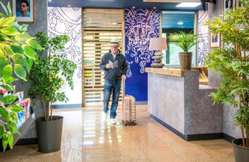 Mougins Hotel | ibis budget Cannes Mougins