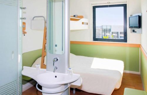 Castelnaudary Hotel | ibis budget Castelnaudary - A61