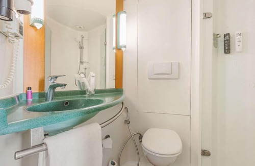 Thousand Lights Hotel | ibis Chennai City Centre Hotel
